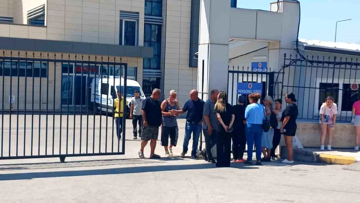 Antalya’da Gençler Arasında Kanlı Kavga