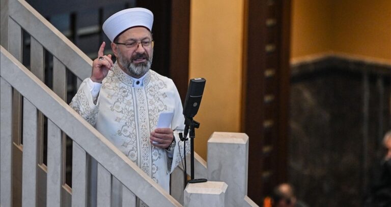 diyanet-hutbesi-tartisilirken-erbasin-tatilde-oldugu-ortaya-cikti-OnQBvZI9.jpg